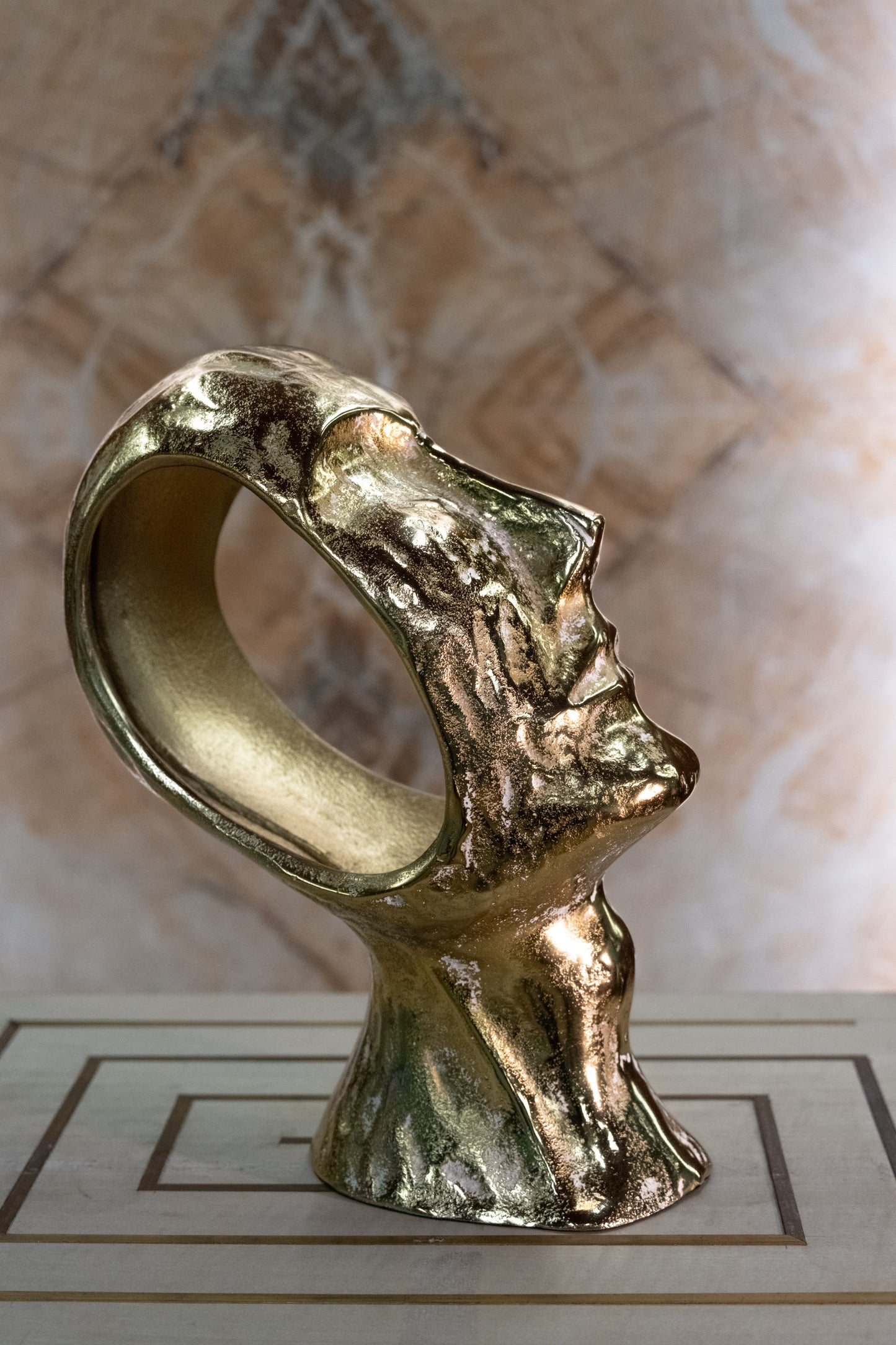 Gold Abstract Face Sculpture – Luxe Artistic Home Décor Accent